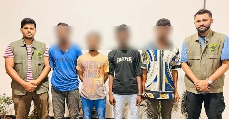 যাত্রাবাড়ীতে চার ছিনতাইকারী গ্রেফতার